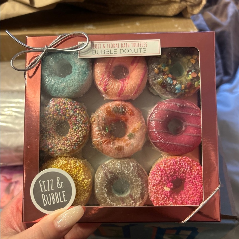 Fizz & Bubble floral bath bomb truffles